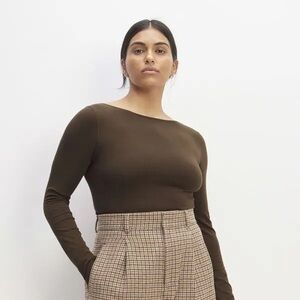 Everlane The Supima Form Scoop Back in Cocoa